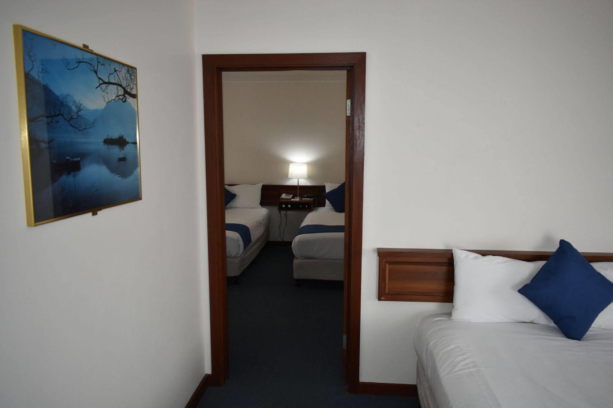 Admiral Motel Банбері Екстер'єр фото